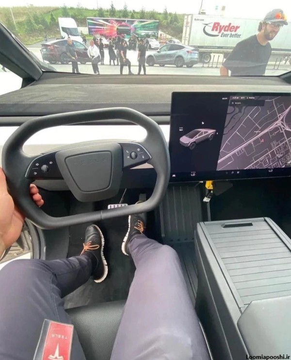 عکس داخل ماشین تسلا سایبر تراک