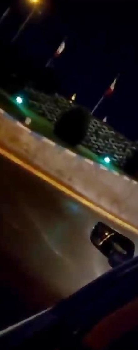 عکس تو ماشین پراید شب