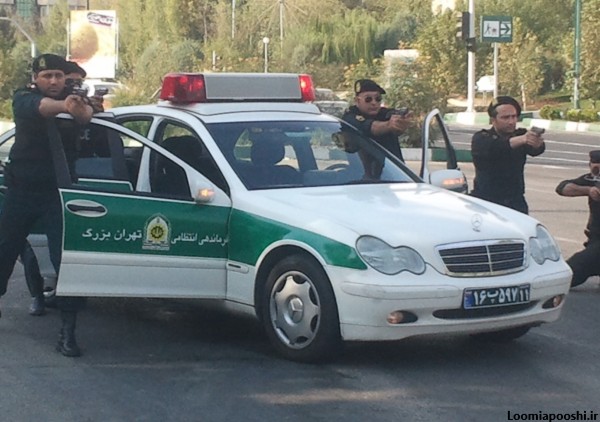 عکس ماشین پلیس با پلیس